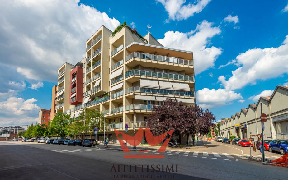 2 Locali con terrazzo zona espinasse - milano.