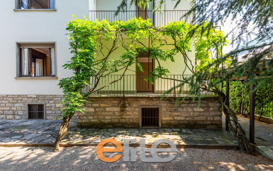 Villa con parco a Mandello Lario