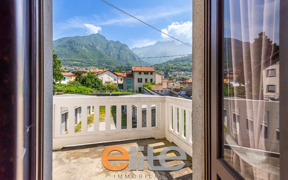 Villa con parco a Mandello Lario