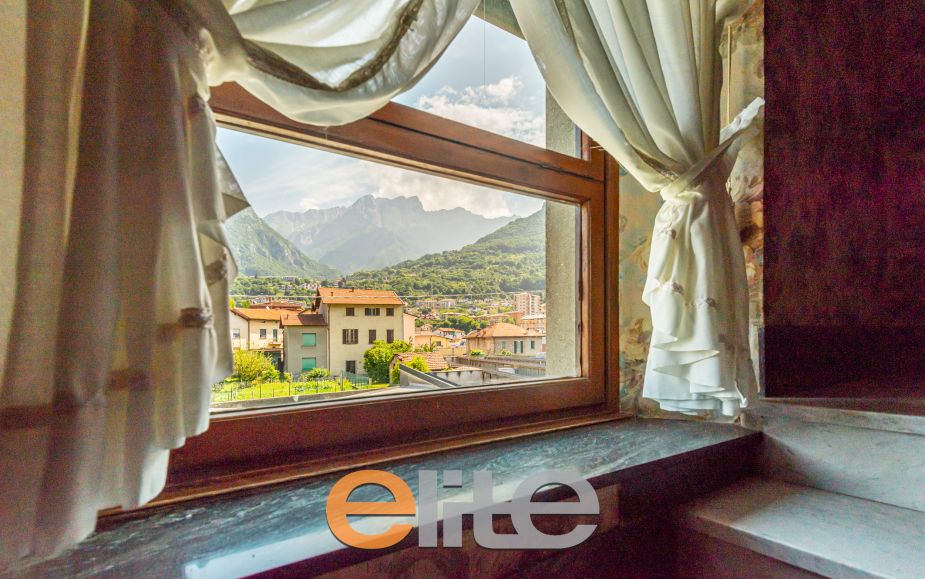 Villa con parco a Mandello Lario