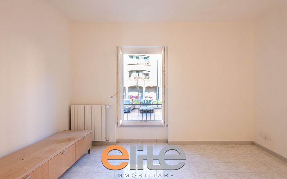Three-room apartment with balcony in the Roserio Vialba area