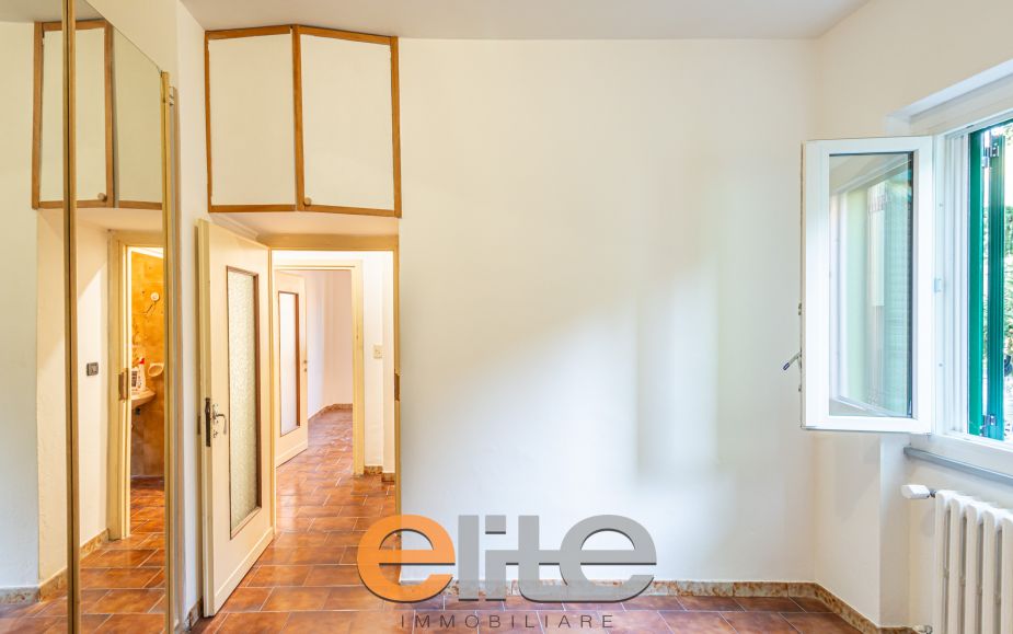 Three-room apartment with balcony in the Roserio Vialba area