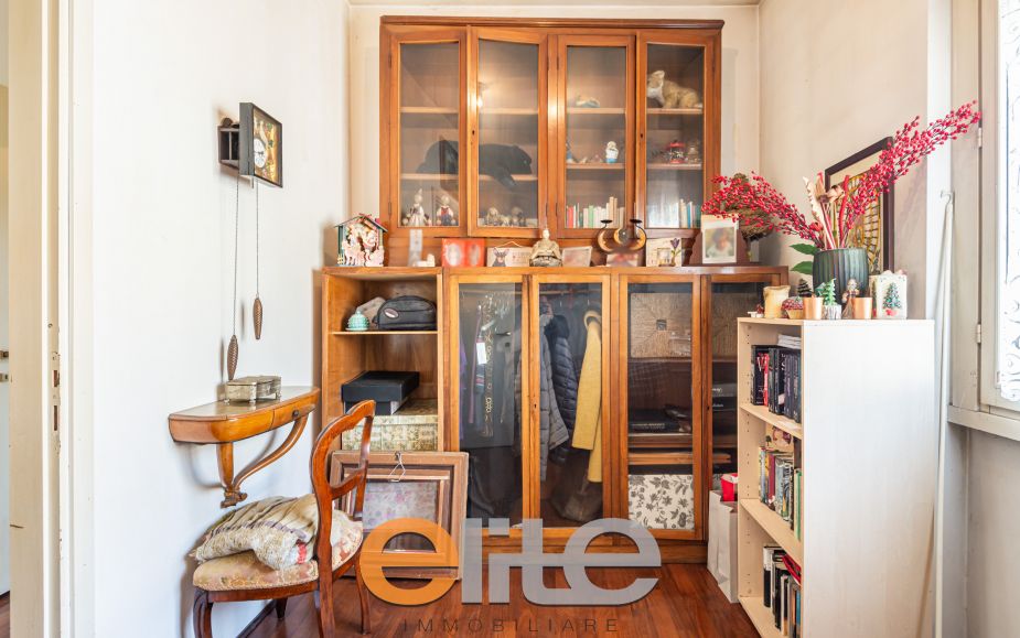 Penthouse with a terrace on the top floor in porta genova.