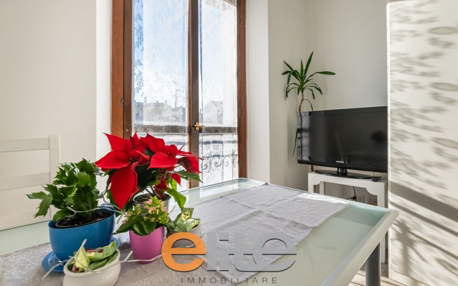 2 Locali con 2 bagni e balcone zona Nolo