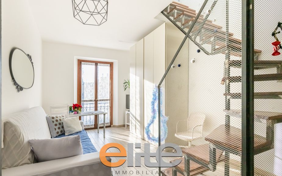 2 Locali con 2 bagni e balcone zona Nolo