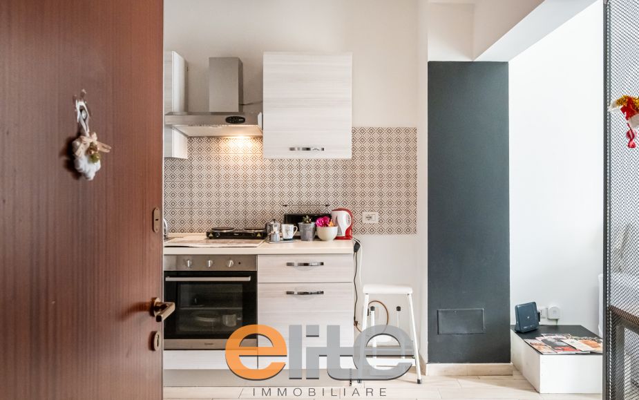 2 Locali con 2 bagni e balcone zona Nolo