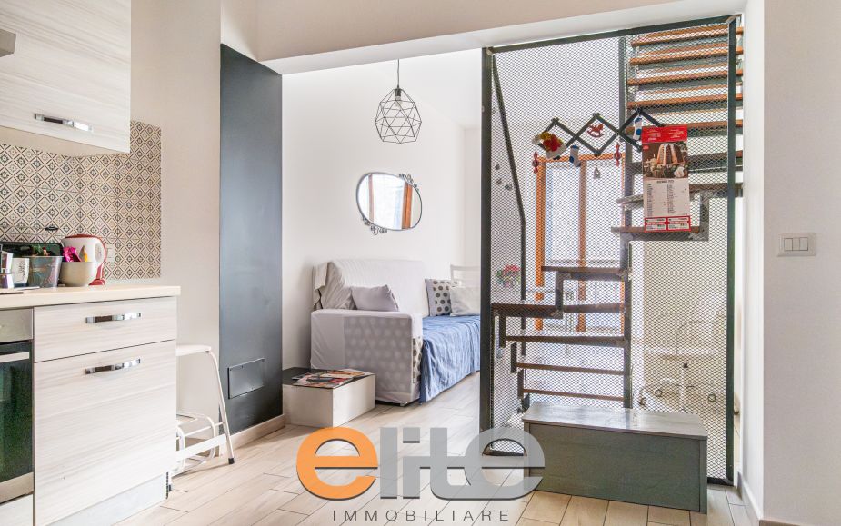 2 Locali con 2 bagni e balcone zona Nolo