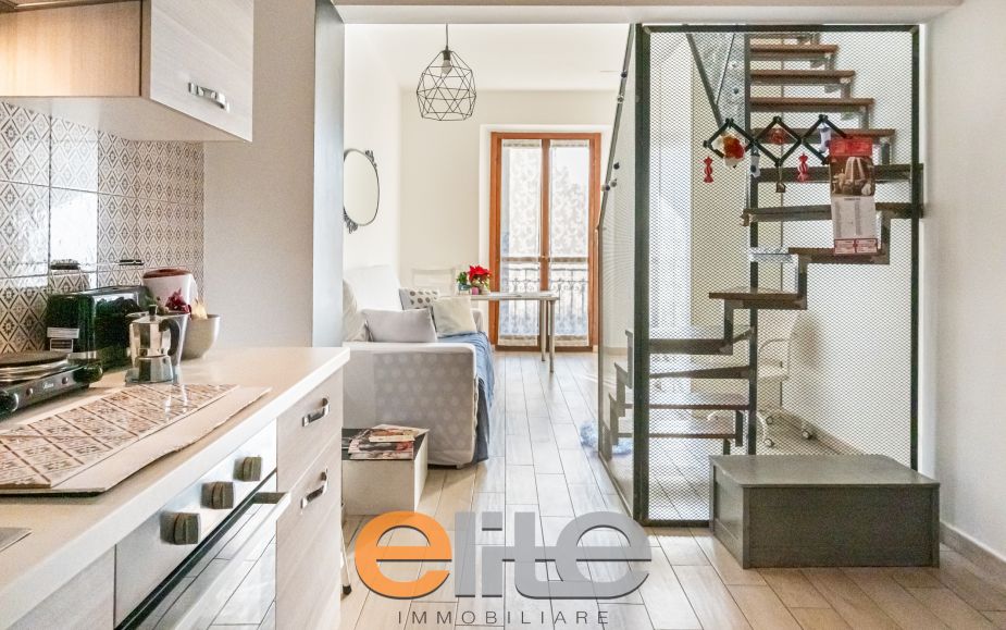 2 Locali con 2 bagni e balcone zona Nolo