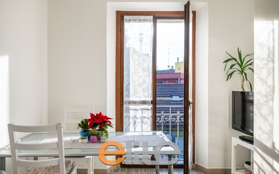 2 Locali con 2 bagni e balcone zona Nolo