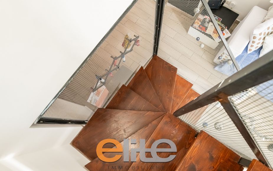 2 Locali con 2 bagni e balcone zona Nolo