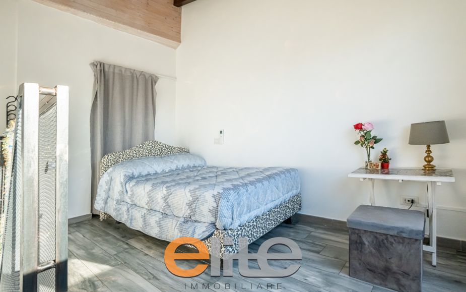 2 Locali con 2 bagni e balcone zona Nolo