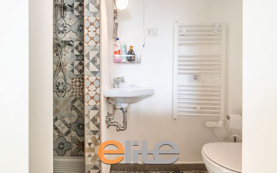 2 Locali con 2 bagni e balcone zona Nolo