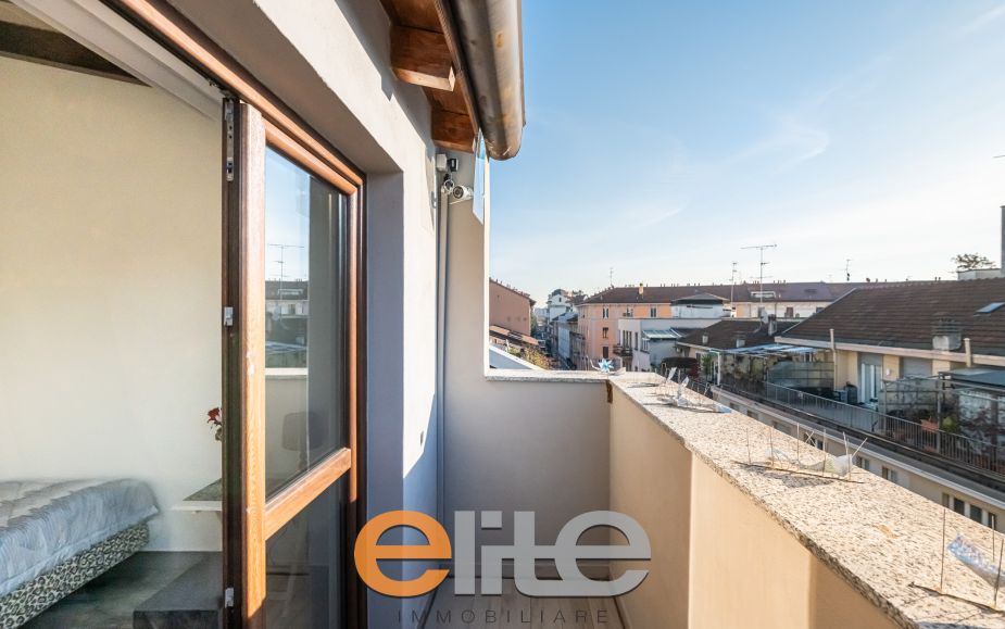 2 Locali con 2 bagni e balcone zona Nolo