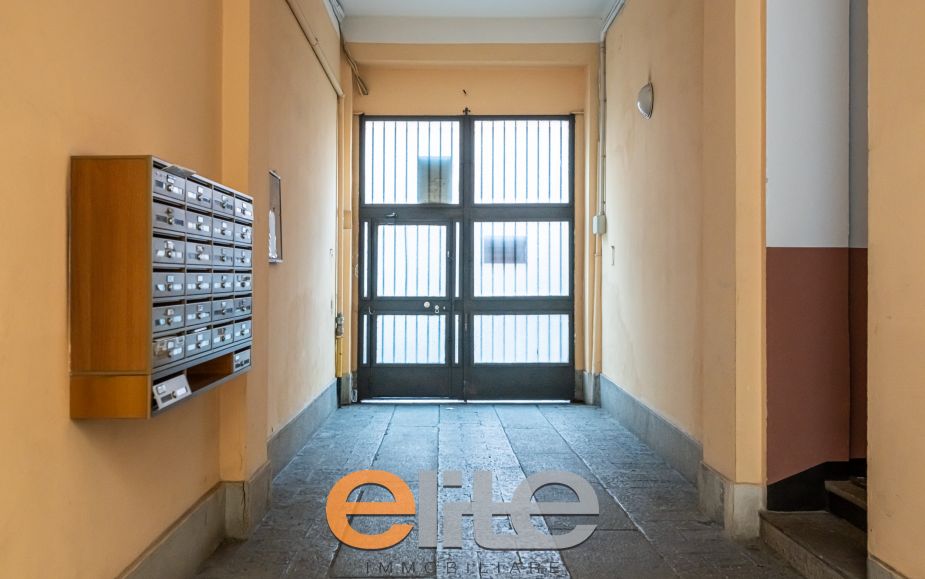 2 Locali con 2 bagni e balcone zona Nolo