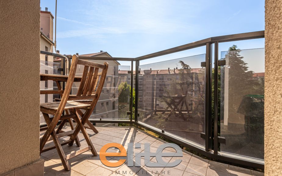 2 locali ristrutturato con balcone...