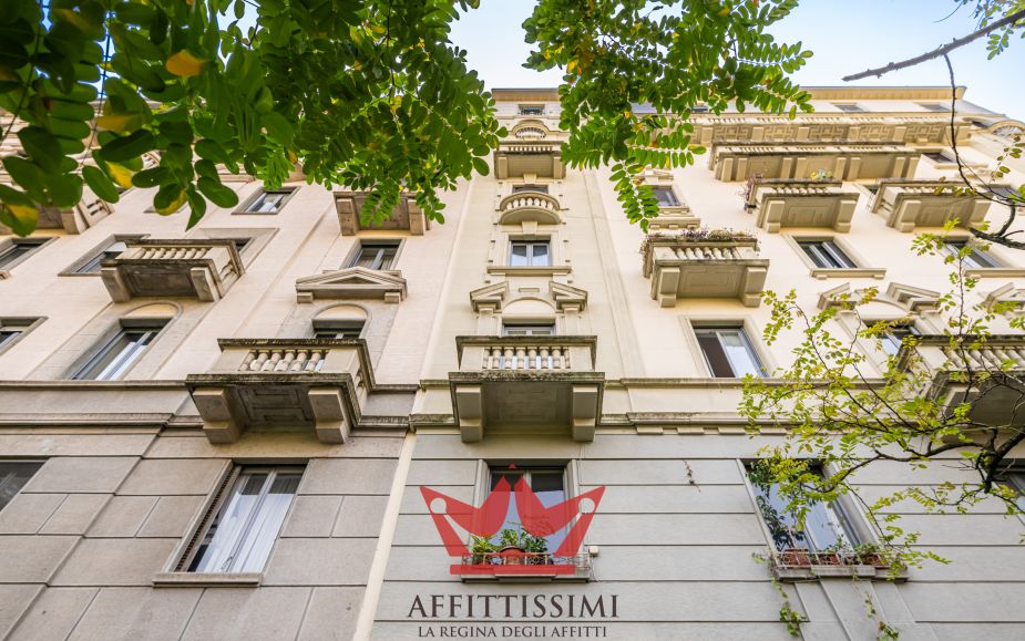 Bilocale con balcone vista citylife - milano.