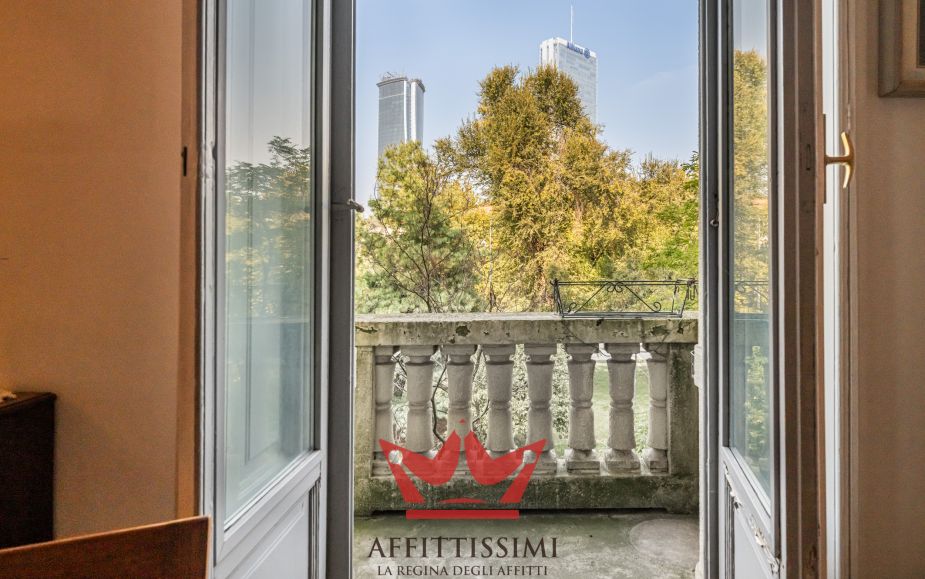 Bilocale con balcone vista citylife - milano.