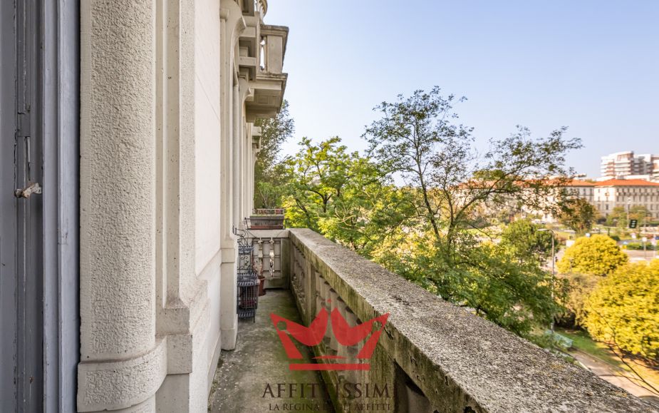 Bilocale con balcone vista citylife - milano.