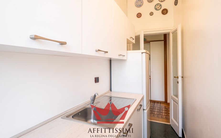 Bilocale con balcone vista citylife - milano.