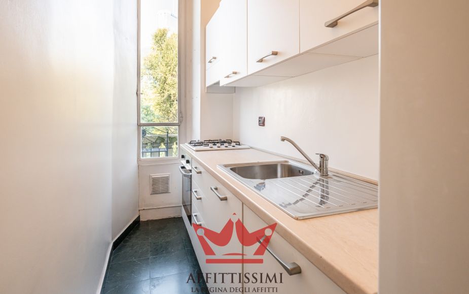 Bilocale con balcone vista citylife - milano.