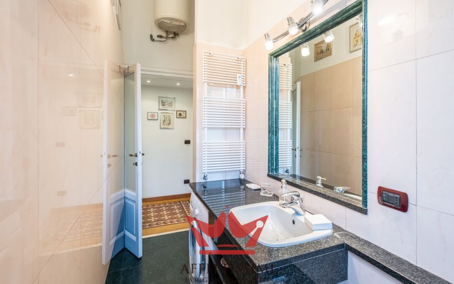 Bilocale con balcone vista citylife - milano.