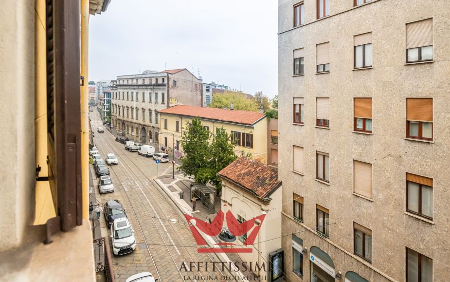 Trilocale arredato in quadronno - crocetta.