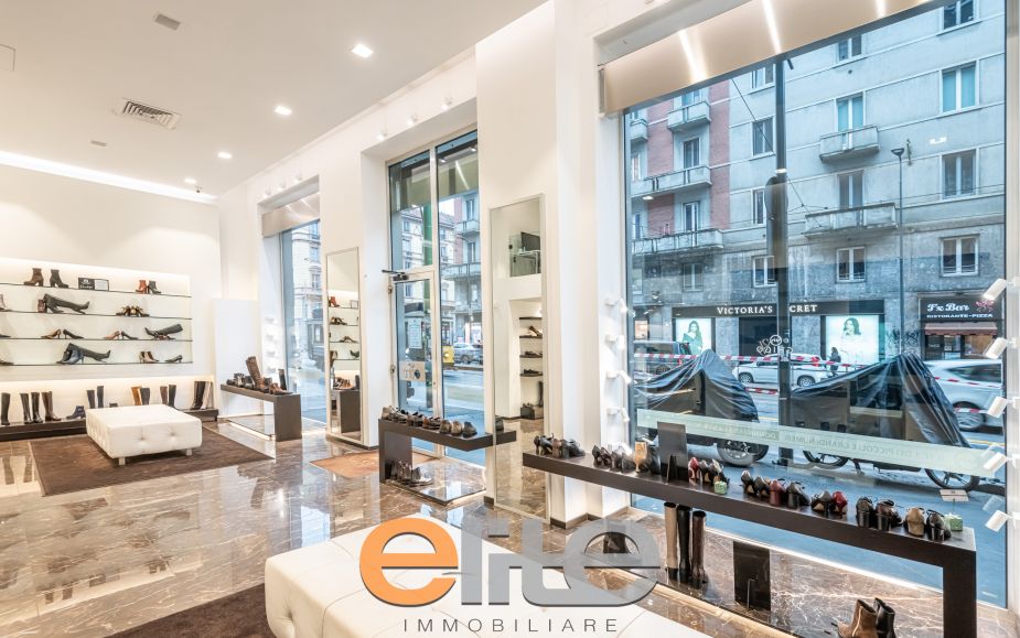 Negozio 3 vetrine zona Buenos Aires oltre magazzino.