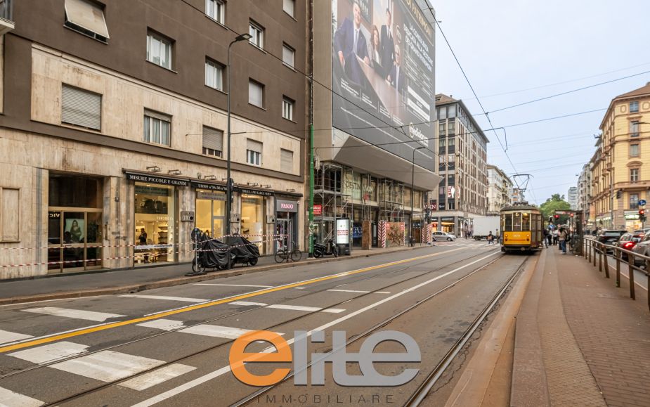 Negozio 3 vetrine zona Buenos Aires oltre magazzino.