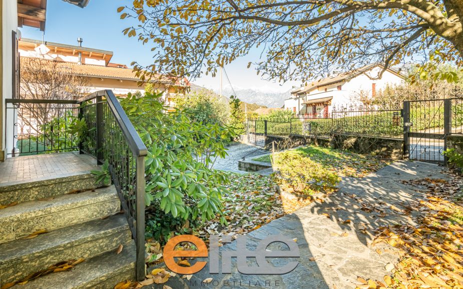 Villa con giardino a colico sul lago di como