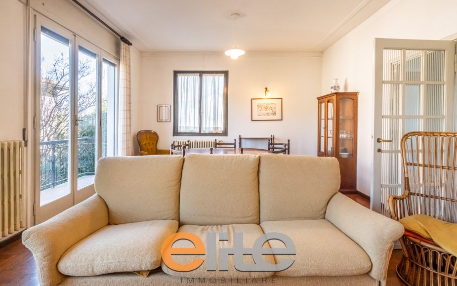 Villa con giardino a colico sul lago di como