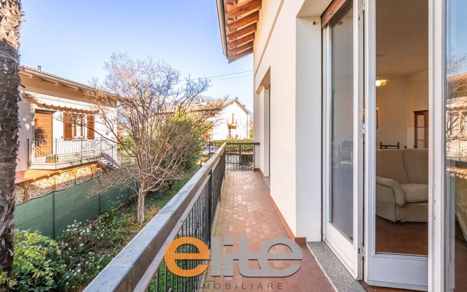 Villa con giardino a colico sul lago di como