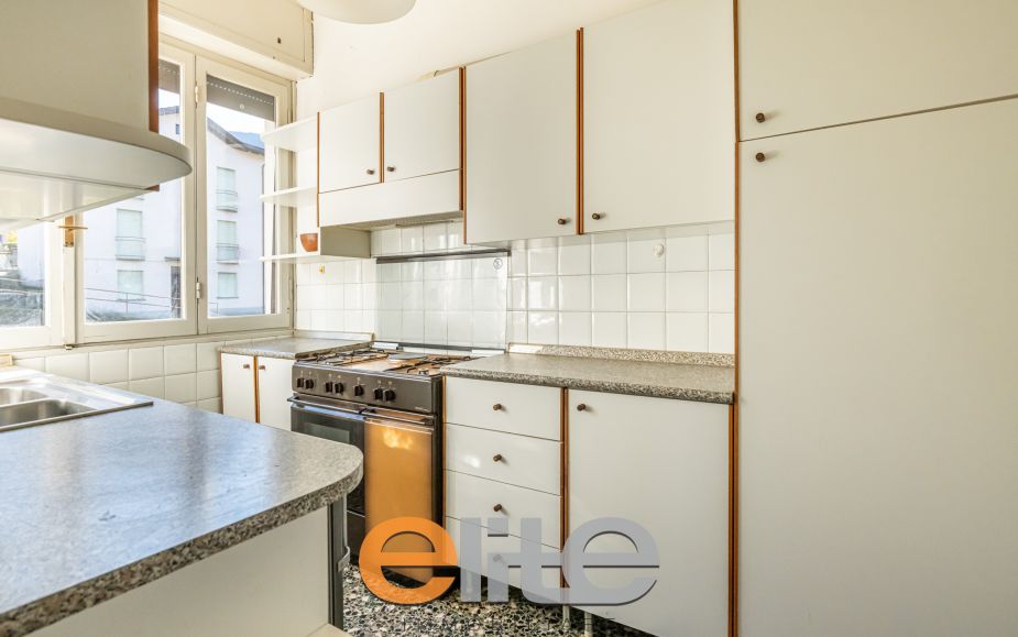 Villa con giardino a colico sul lago di como