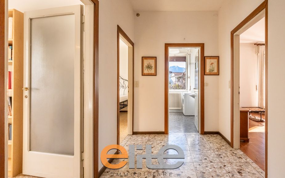 Villa con giardino a colico sul lago di como