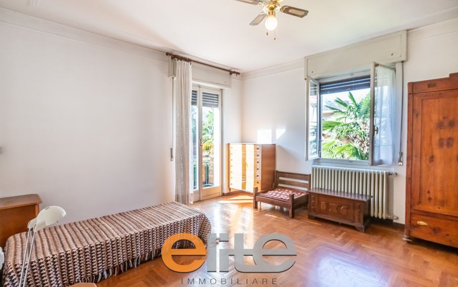 Villa con giardino a colico sul lago di como