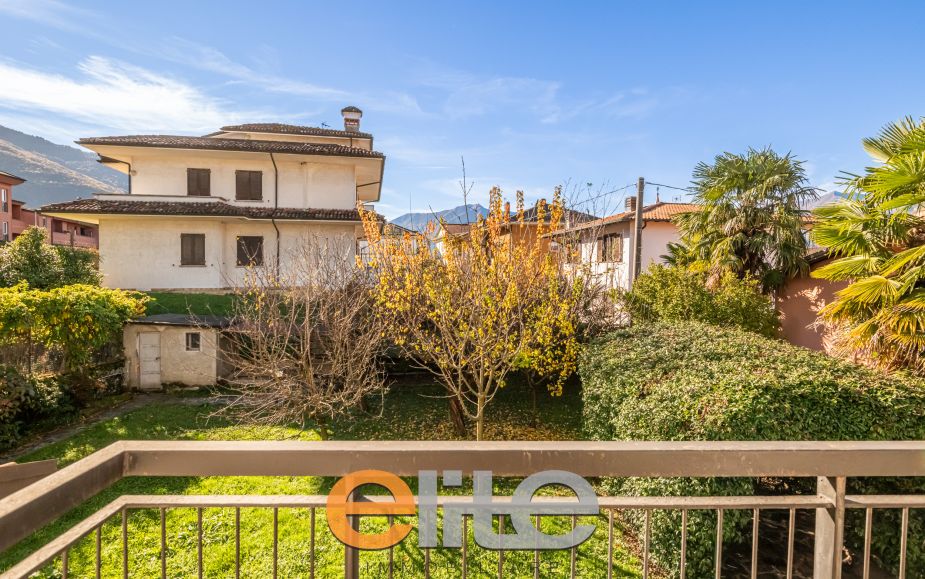 Villa con giardino a colico sul lago di como