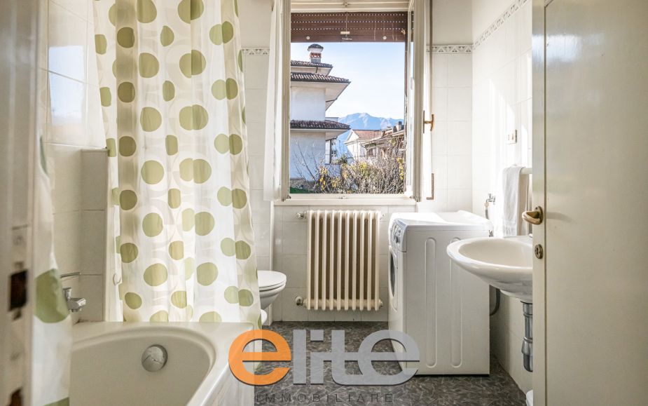 Villa con giardino a colico sul lago di como