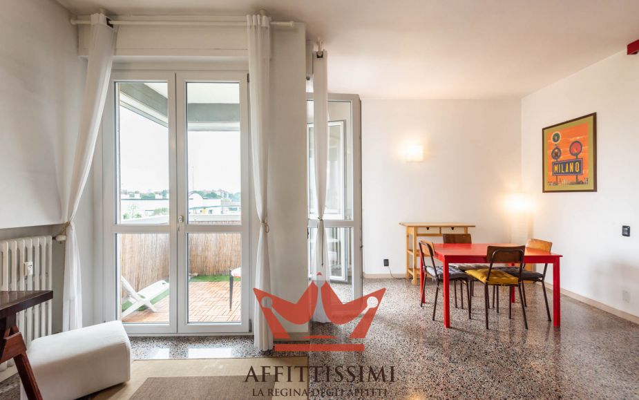 3 Locali con cucina abitabile 2wc e box.