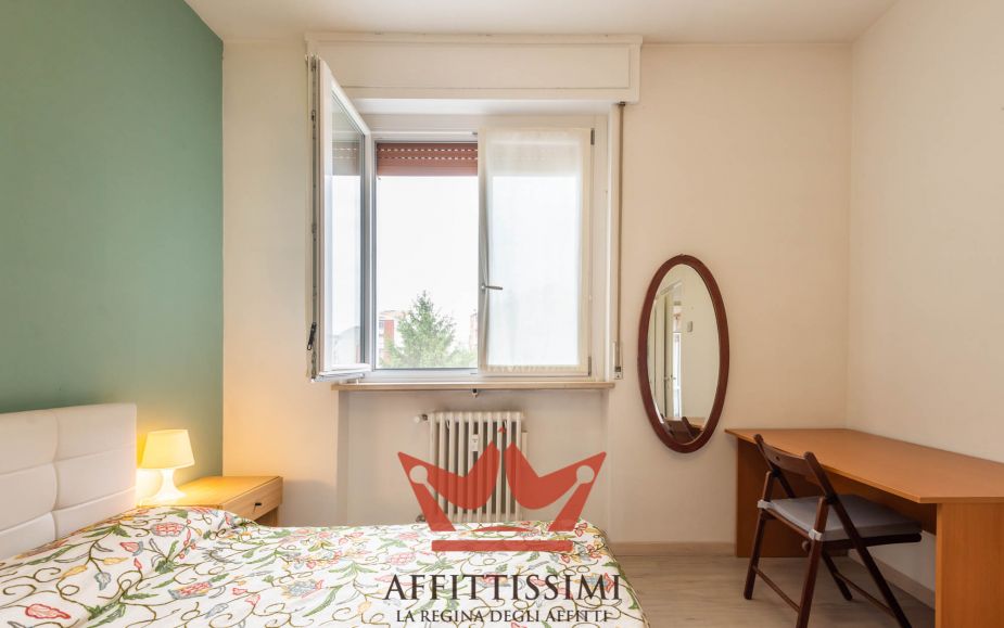 3 Locali con cucina abitabile 2wc e box.