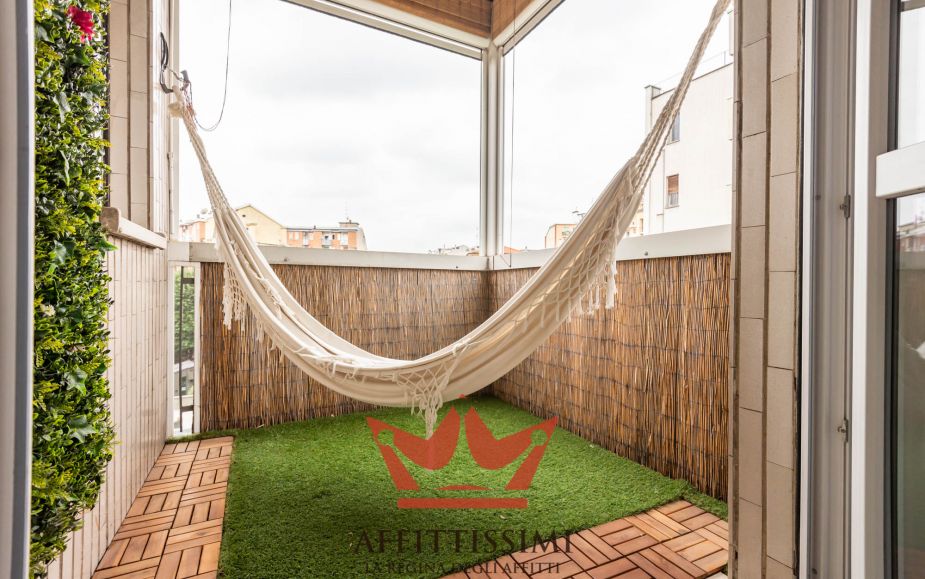 3 Locali con cucina abitabile 2wc e box.