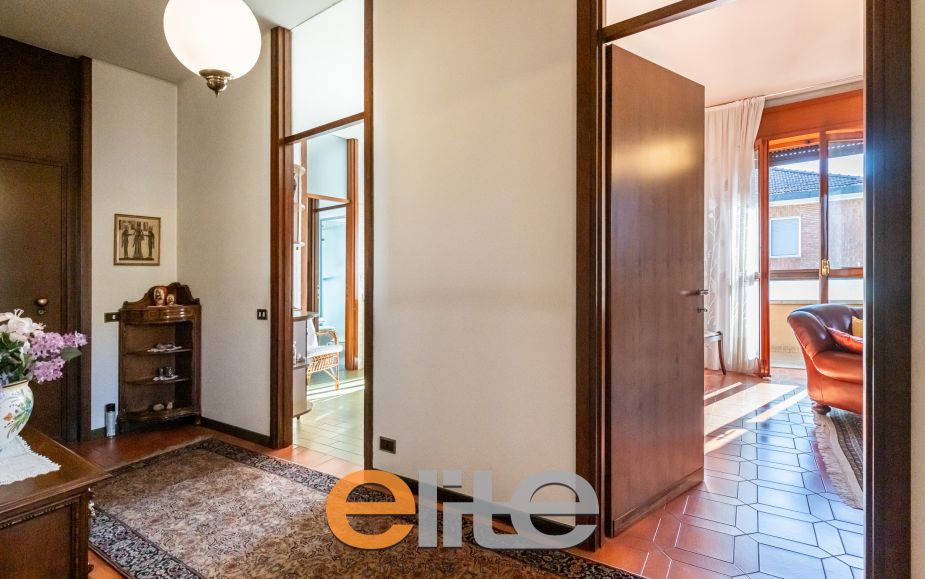 4 locali con box ampio ultimo piano tripla esposizione