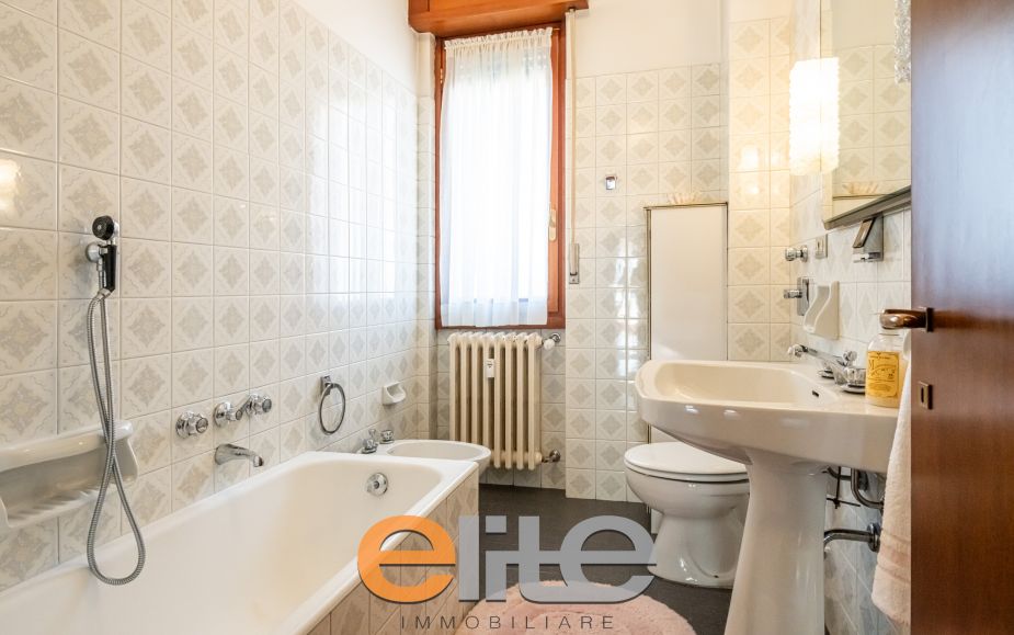 4 locali con box ampio ultimo piano tripla esposizione