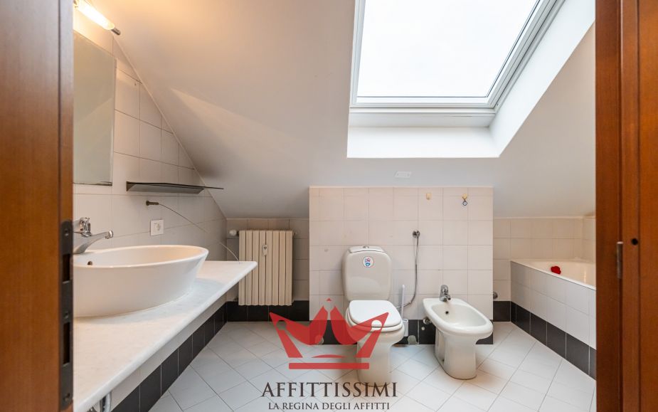 3 Locali in mansarda con doppi servizi