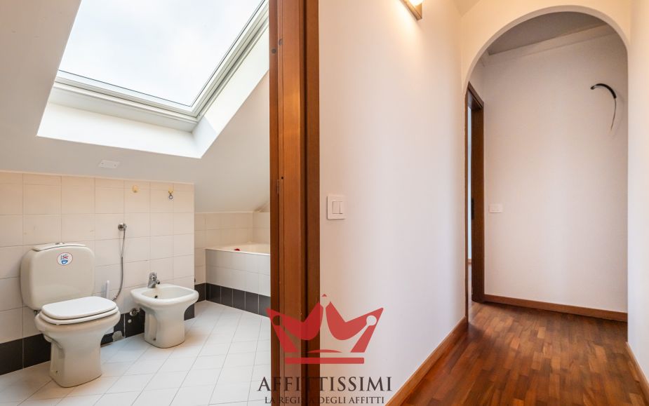 3 Locali in mansarda con doppi servizi