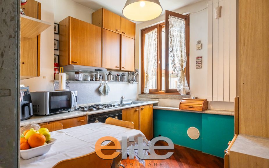 Casa di corte con terrazzo e ampia mansarda.