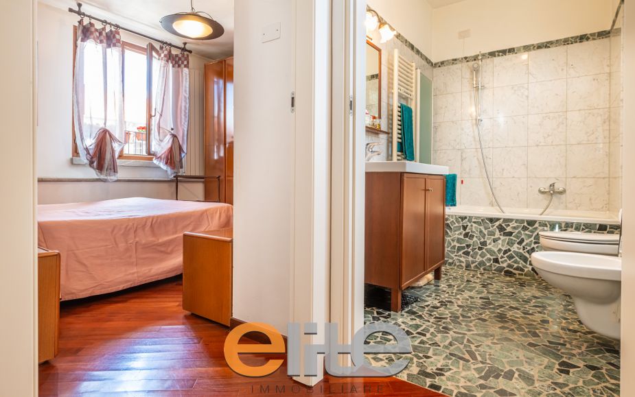 Casa di corte con terrazzo e ampia mansarda.