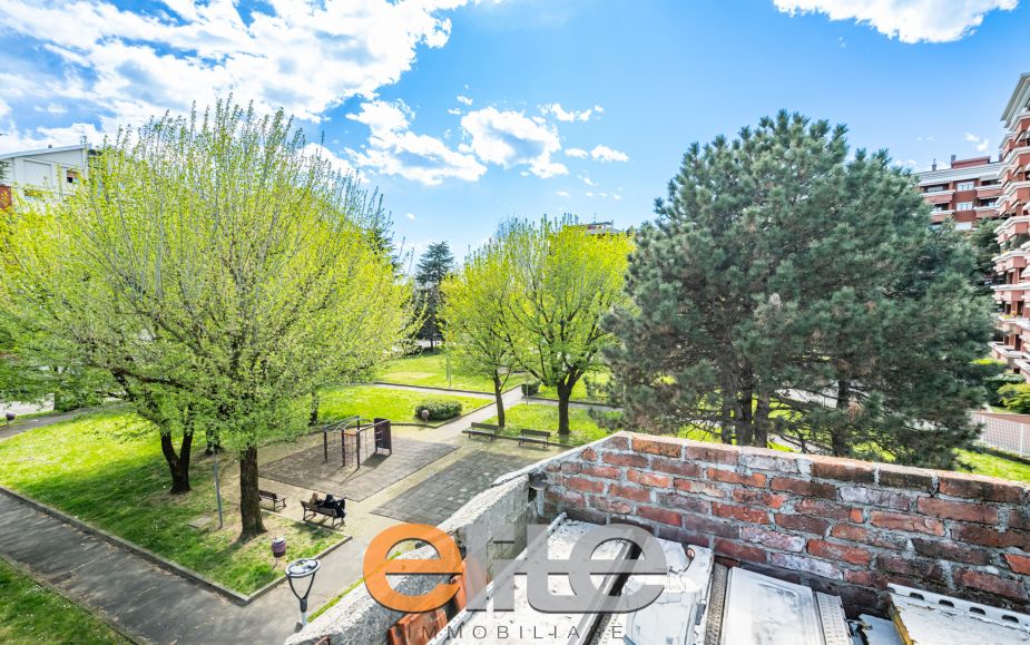 Casa di corte con terrazzo e ampia mansarda.
