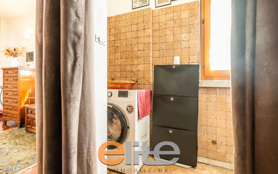 Casa di corte con terrazzo e ampia mansarda.