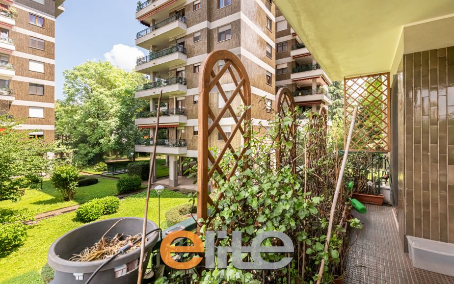 4 Locali Box, Cantina, giardino cond. e tennis.