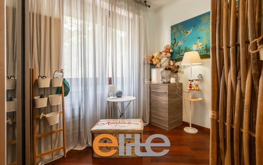 4 Locali Box, Cantina, giardino cond. e tennis.