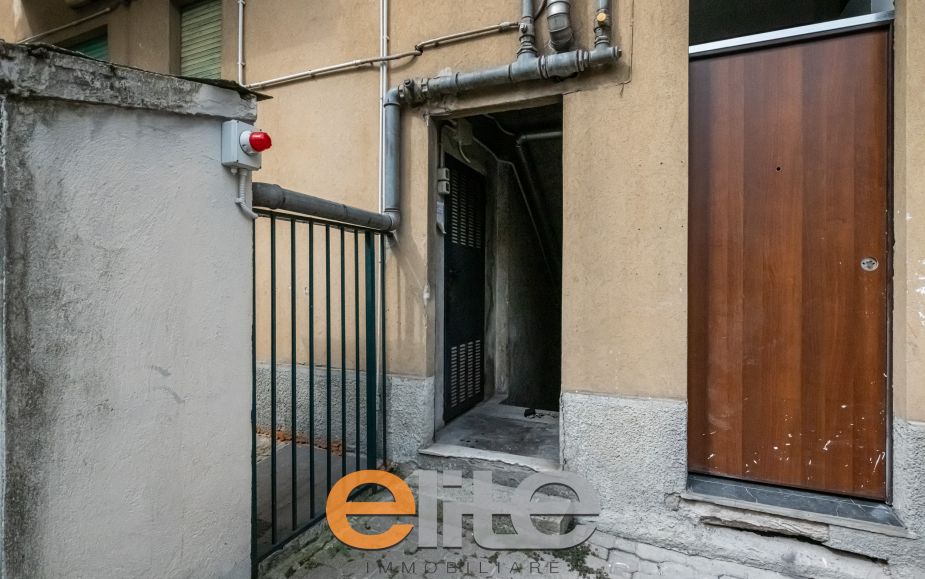 Negozio 2 vetrine brunelleschi ang. savona